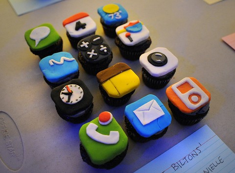 originali cupcakes con decorazioni che simulano le app dell'iphone