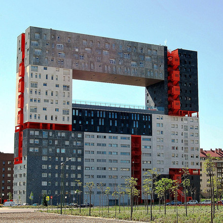 l'edificio modulare che sembra una partita di Tetris