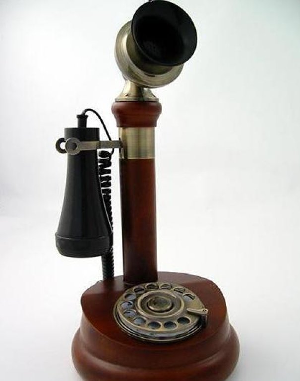 uno dei primi modelli di telefono